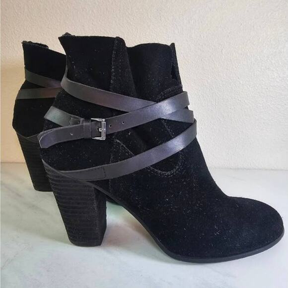 Carlos Black Leather Booties- Women's Size 8.5- Estimated Retail- $99 - Picture 3 of 7